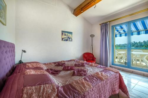 Appartement Numéro 2 - piscineにあるベッド