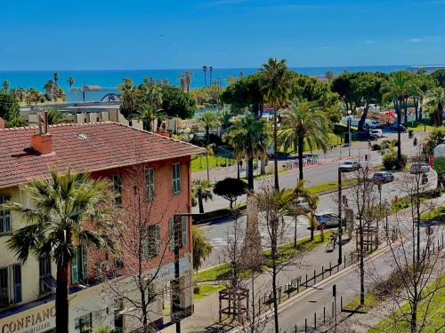 ApartHotel Riviera - Terrasse des Bougainvillees - 100m Promenade des Anglais
