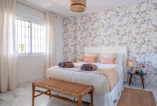 Apartamento con piscina. Los Naranjos de Marbella