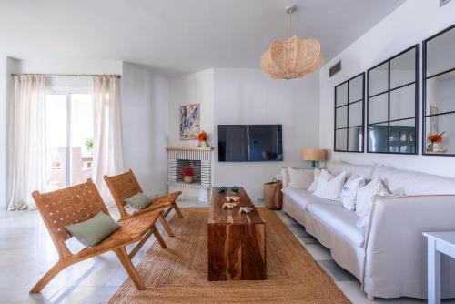 Apartamento con piscina. Los Naranjos de Marbella