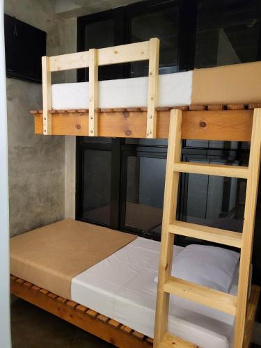 a set of bunk beds in a room at Ramos Hello Stay Cebu in Cebu City