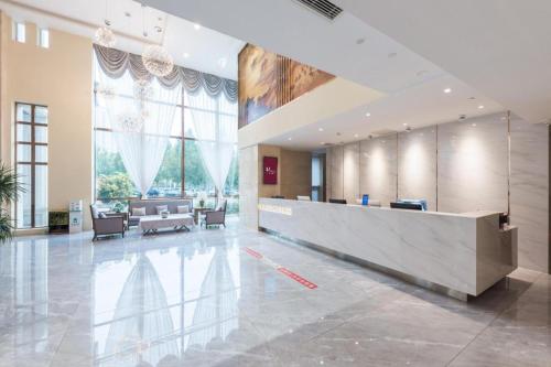 The lobby or reception area at Madison Beijing Wukesong Jinghui Plaza