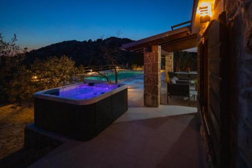 En generel udsigt til bjerge eller udsigt til bjerge taget fra feriehuset