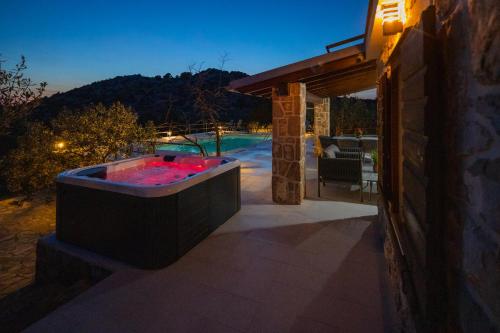 Swimmingpoolen hos eller tæt på Holiday Home Svemir