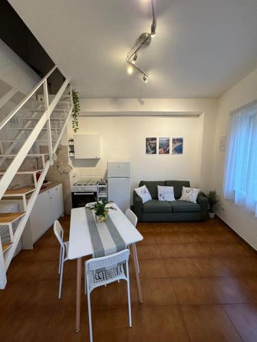 a living room with a white table and a couch at Appartamento Turistico Scilla da Franca in Scilla
