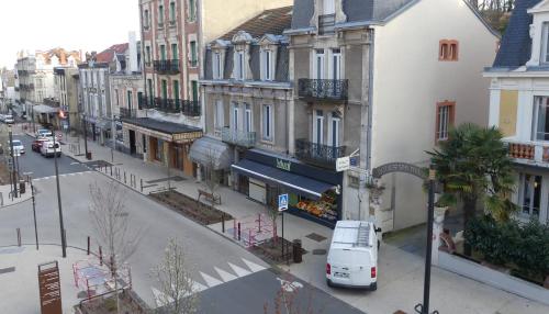 Photo de la galerie de l'établissement Le Puy de Dôme - 1 chambre - Clim, à Châtel-Guyon