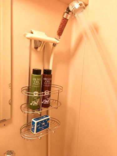 a shower rack with a shower head and tooth brushes at 4 minute walk to station. Direct to Shibuya and Shinjuku in 35minutes in Nishi-tsuruma
