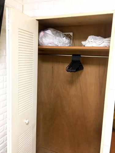 a closet with a broom on a shelf at 4 minute walk to station. Direct to Shibuya and Shinjuku in 35minutes in Nishi-tsuruma