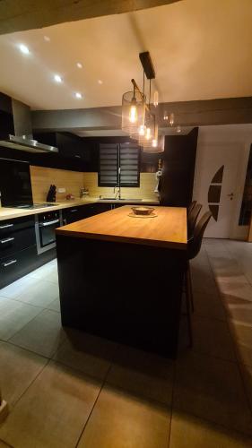 Photo de la galerie de l'établissement La casa cosy love, avec jacuzzi et sauna privés, à Palau-del-Vidre