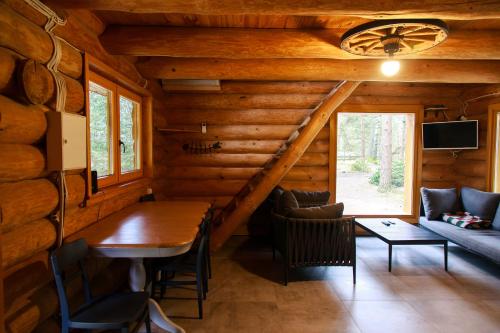 a living room with a table and a couch at Roze Guest Houses Sklandas in Bernāti