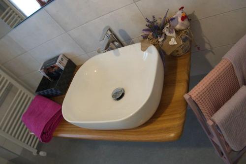 a white sink sitting on a wooden counter in a bathroom at Casa Vacanze Podere San Giusto Volterra in Volterra