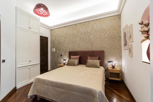 a bedroom with a large bed in a room at B & B Boutique Epoca in Salerno