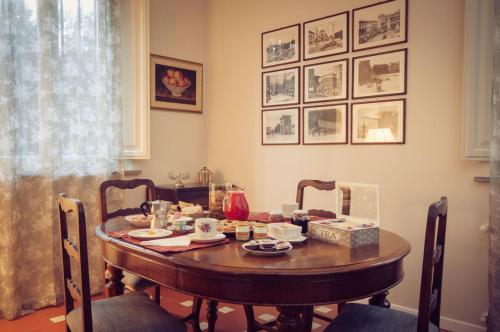 a dining room with a wooden table and chairs at B&b Regina in San Miniato