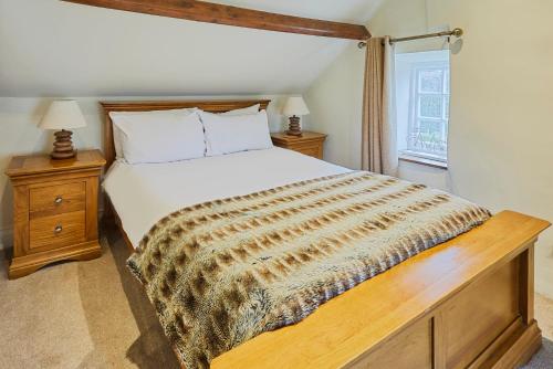 Ένα ή περισσότερα κρεβάτια σε δωμάτιο στο Host & Stay - Colcott Cottage