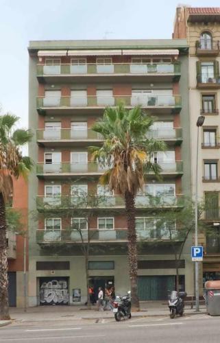 Comfortable 4 rooms 2Bath w balcony