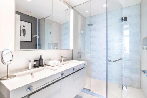 a bathroom with a sink and a shower at Marina Skyline View & Dubai Harbour Beachfront in Dubai