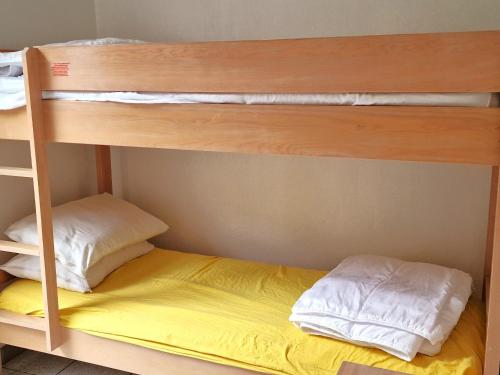 a bunk bed with two pillows on the bottom bunk at Appartement Cerbère, 2 pièces, 4 personnes - FR-1-309-427 in Cerbère