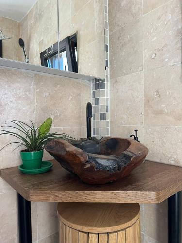 a bathroom with a large wooden sink on a counter at Cuibul din livadă in Suduleni