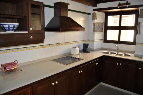 Kuchyň nebo kuchyňský kout v ubytování Casa Rural El Cura