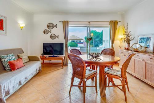 Golden Tavira 1BDR with Balcony & Pool by LovelyStay