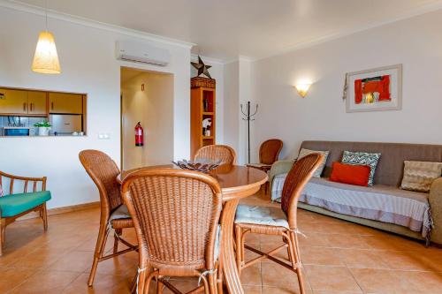 Golden Tavira 1BDR with Balcony & Pool by LovelyStay