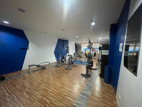 Het fitnesscentrum en/of fitnessfaciliteiten van LuxuryCondo:2BR with 2 Beds@SM SouthMall Las Pinas