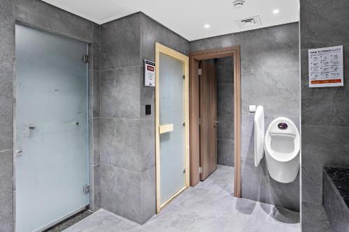 Kamar mandi di New 1 Bedroom in Business Bay - Ahad Residences