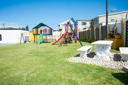 Zona de juegos infantil en 8 on Deary