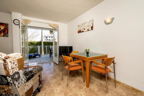 Nice apartment with terrace, 250m from the beach