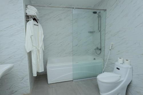 a white bathroom with a shower and a toilet at فندق برهان الهدى Burhan Al-Huda ,Hotel in Makkah