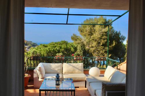 Μπαλκόνι ή βεράντα στο [Porto S. Stefano] Elegant House + Swimming Pool