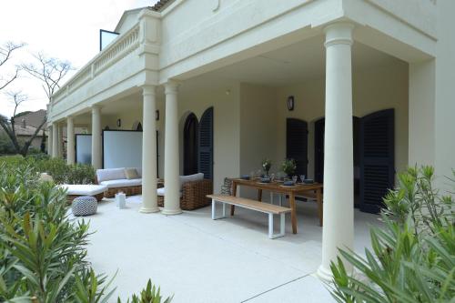 Photo de la galerie de l'établissement Grimaud Jardin Boreals 3 Bed Luxury Appt, à Grimaud