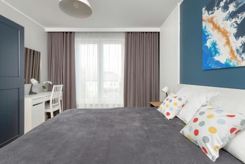 Krevet ili kreveti u jedinici u okviru objekta Beautiful & Spacious 2 Bedroom Apartment Mickiewicza by Renters