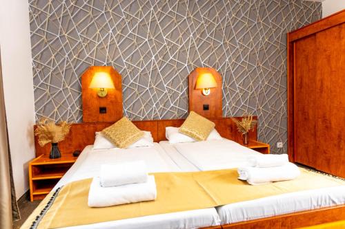 Ένα ή περισσότερα κρεβάτια σε δωμάτιο στο Hotel Rossija