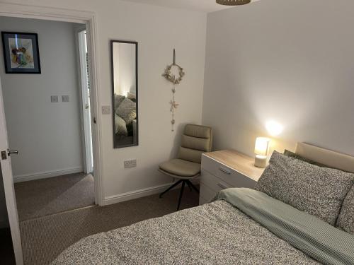 a bedroom with a bed and a desk and a chair at Beautiful 2-Bed Apartment near Lincoln City Centre in Lincoln
