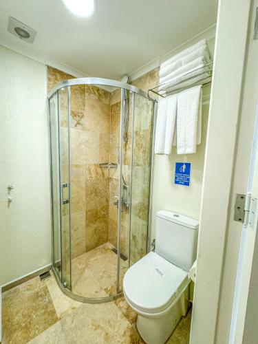a bathroom with a shower and a toilet at Mavi Cam Hotel Ayvalik in Sefaçamlık