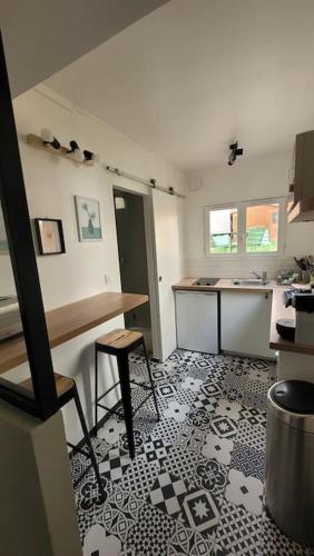 Maisonnette avec jardin proche Paris