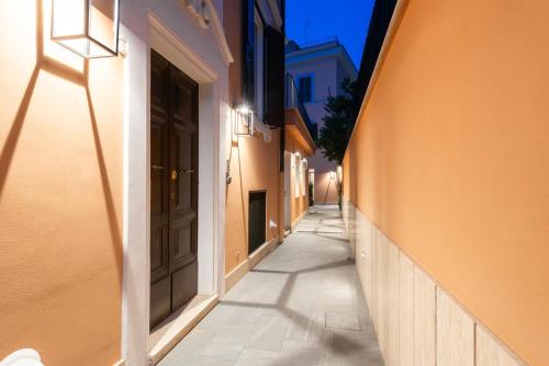 an empty alleyway in a city at night at Major House - Luxury Apartments in Rome by Hostand in Rome