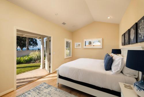 A bed or beds in a room at Casa Costera