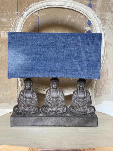 a statue of three meditating buddha with a blue at 7.Frecavalli Appartamento in Palazzo d'epoca in Crema