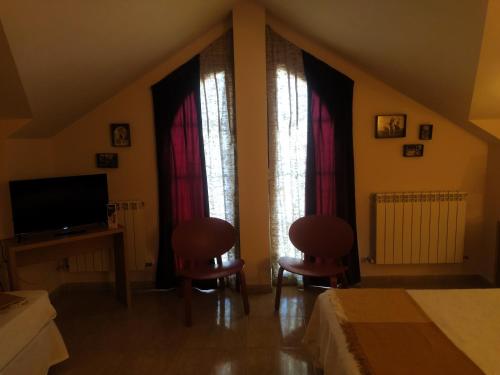Televisyen dan/atau pusat hiburan di Hostal Catalina de Austria
