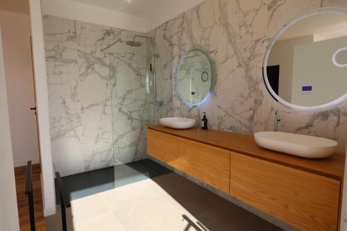 Ένα μπάνιο στο Schena Villata