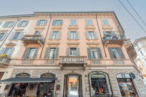 R Sterlizia House