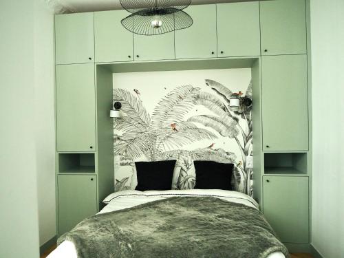 a bedroom with a bed with a wall with feathers at Le Bijou in Neuilly-sur-Seine