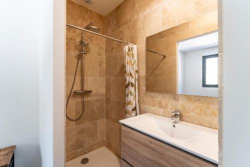 Bilik mandi di Villa Sérénity 10 pers maxi