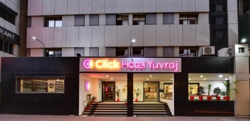 La fachada o entrada de Click Hotel Yuvraj