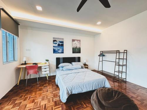 Ένα ή περισσότερα κρεβάτια σε δωμάτιο στο Urban ArtHouse Homestay - Permai, Sibu, Sarawak