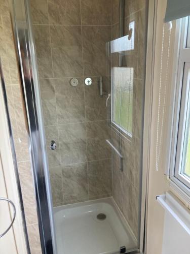 Bilik mandi di Pet Friendly Breaks at Golden Palm, Skegness