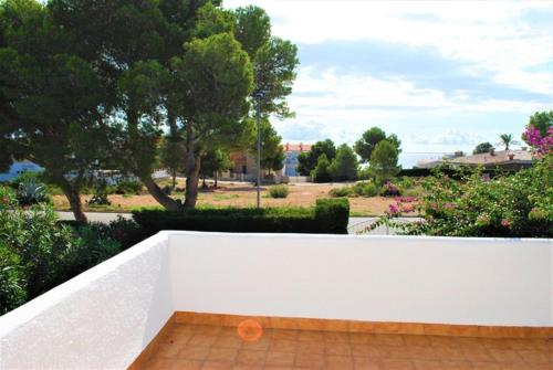 Κήπος έξω από το Palomera, Calafat, piscina, frente al mar, a 5 mn de la playa, wifi, zona residencial