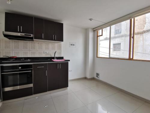 Küche/Küchenzeile in der Unterkunft Aparta-estudio centro cerca plaza de bolívar Tunja